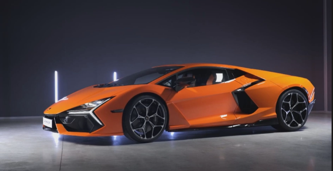 Lamborghini Revuelto