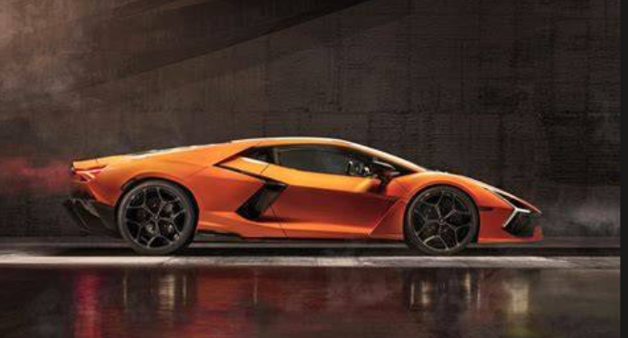 Lamborghini Revuelto